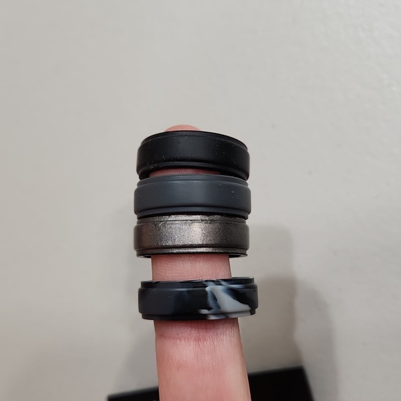 5/$25🌴Thunderfit 4pack Silicone 13 Rings Black, Gray, Gun Metal, Marbled Multi - Picture 4 of 4